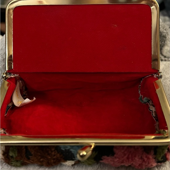 Vintage Floral Tapestry Coin Purse - Picture 2 of 5